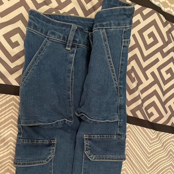 Shein Flip flap plckets denim cargo bermudas. US S. extremely stretchy material - Picture 7 of 8